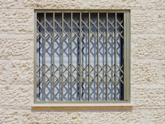 Монтаж раздвижной решетки в «пенал»